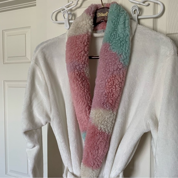 Women’s Luxuriously Soft Robe Size M, Great Condition! 100% Polyester - Picture 4 of 5